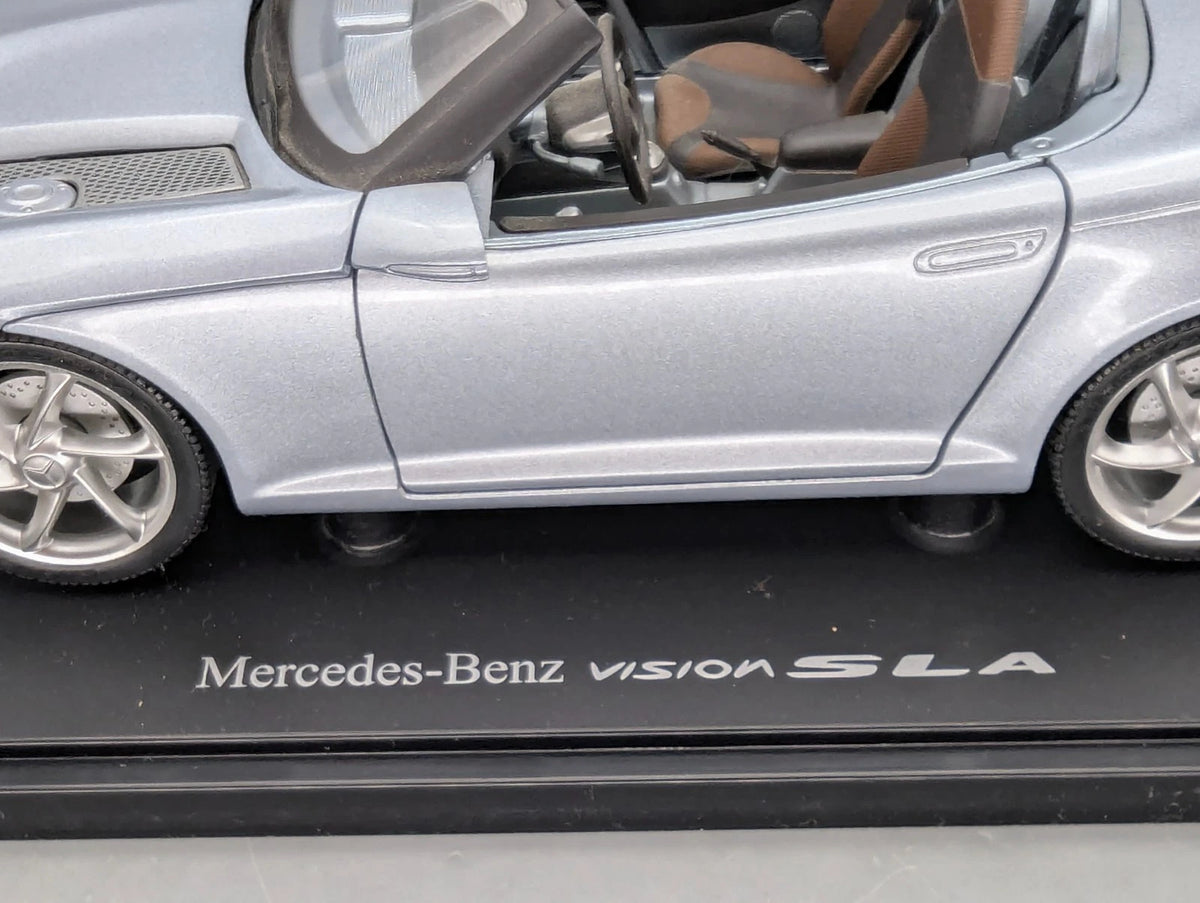 Modellautos 1:18 Gate Mercedes-Benz Vision SLA Hellblau Metallic mit Dealer OVP