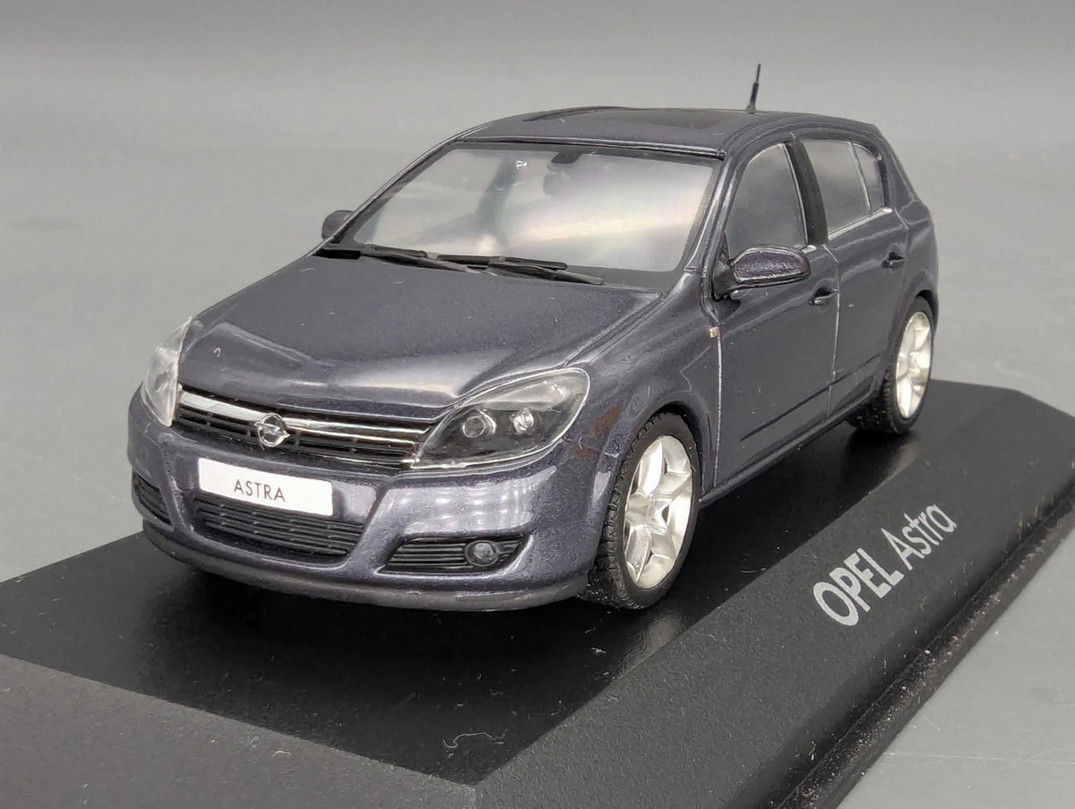Modellautos 1:43 Minichamps Opel Astra Blau Grau Metallic mit Dealer OVP