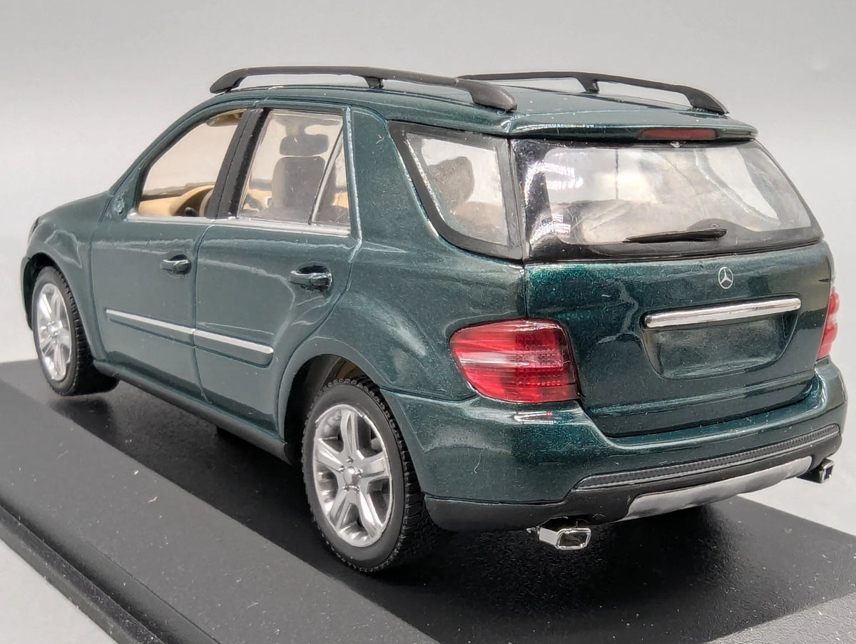 Modellautos 1:43 Minichamps Mercedes Benz M Klasse ML 500 W164 2005 Grün mit OVP