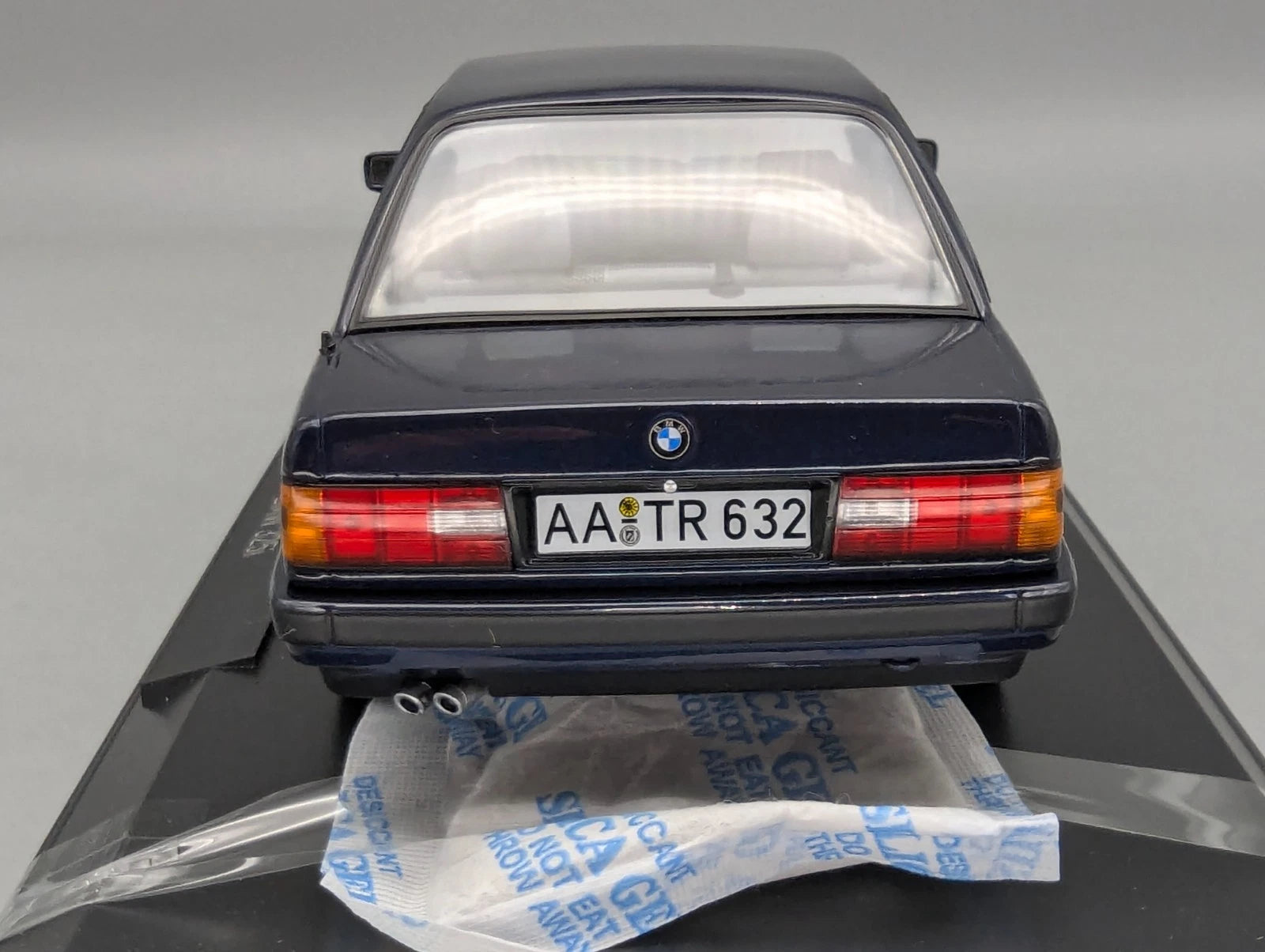 Modellautos 1:18 Norev BMW 325i 1988 Blue MetallicOVP