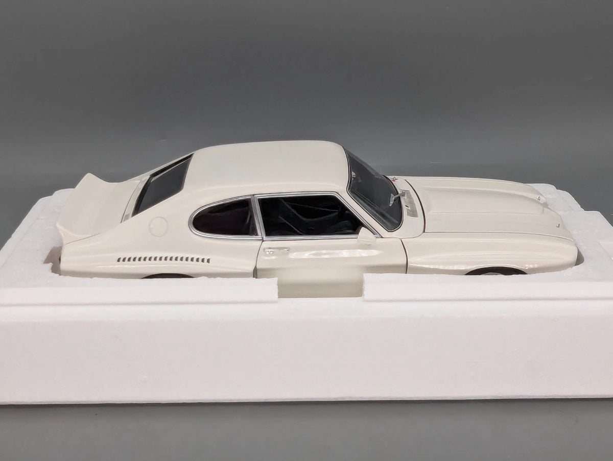Modellautos 1:18 Minichamps Ford Capri RS 3100 1974 Weiß mit OVP