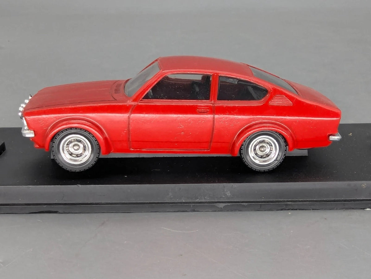 Modellautos 1:43 Verem Opel Kadett Coupe GTE  mit Original Verem Vitrine