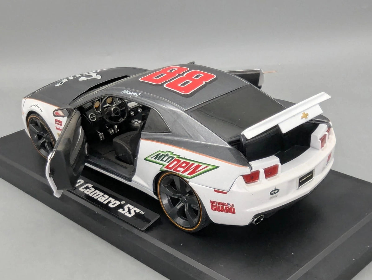 Modellautos 1:24 Jada chevrolet Camaro SS 2010 #88 mit OVP