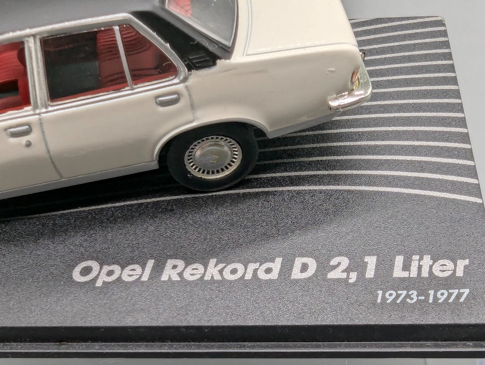 Modellautos 1:43 Ixo für Eaglemoss Opel Collection Rekord D 2,1 Liter Vitrine