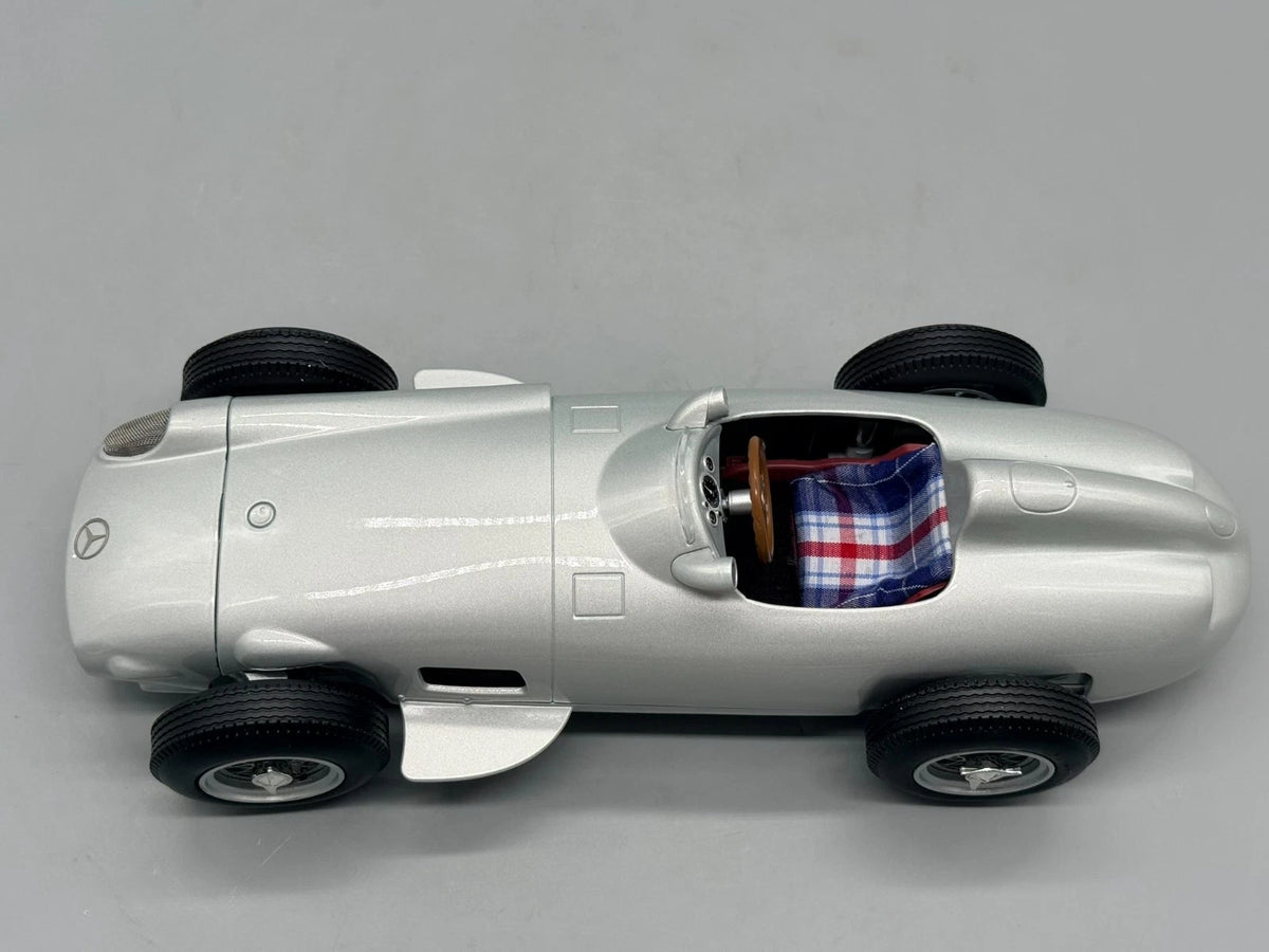 Modellautos 1:18 Werk83 Mercedes-Benz W196 Formula 1 1955 Silber mit OVP