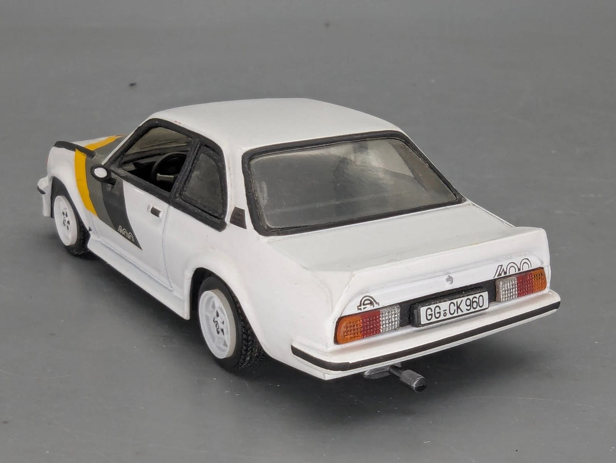 Modellautos 1:43 Vitesse Opel Ascona 400 mit Vitrine