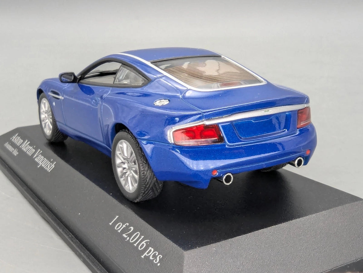 Modellautos 1:43 Minichamps Aston Martin Vanquish 2002 Blau Metallic mit OVP