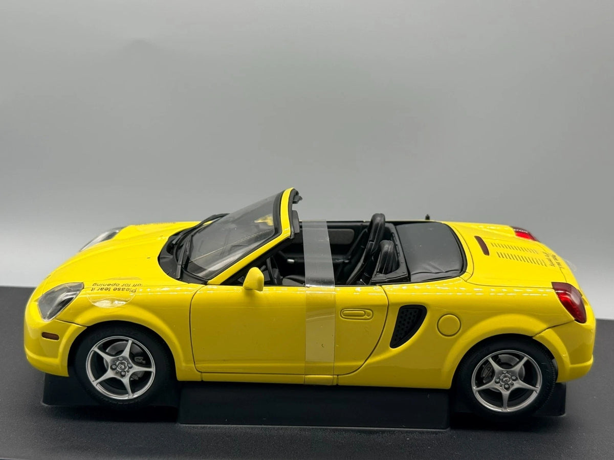 Modellautos 1:18 AUTOart Toyota Mr2 Spyder Gelb mit OVP