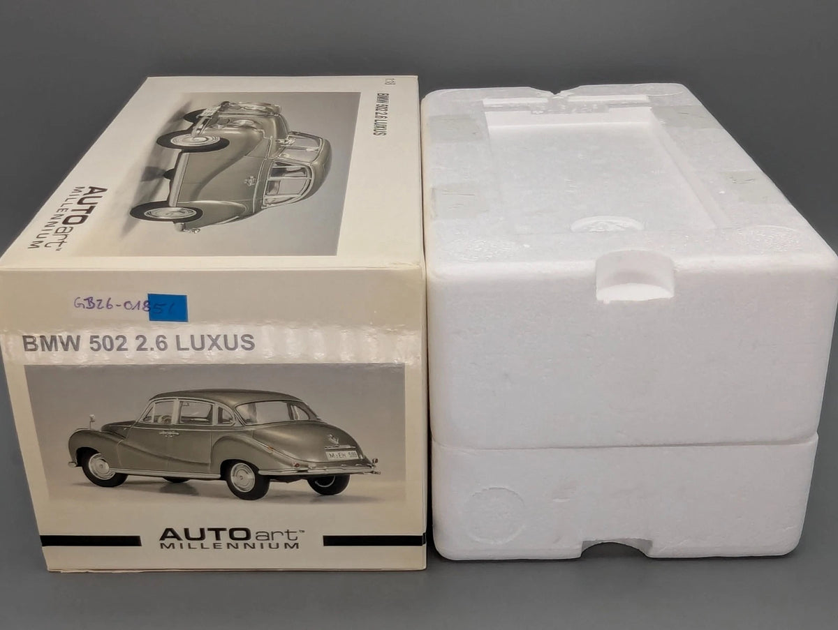 Modellautos 1:18 AUTOart Millenium 70591 BMW 502 2.6 Luxus Silver Beige mit OVP