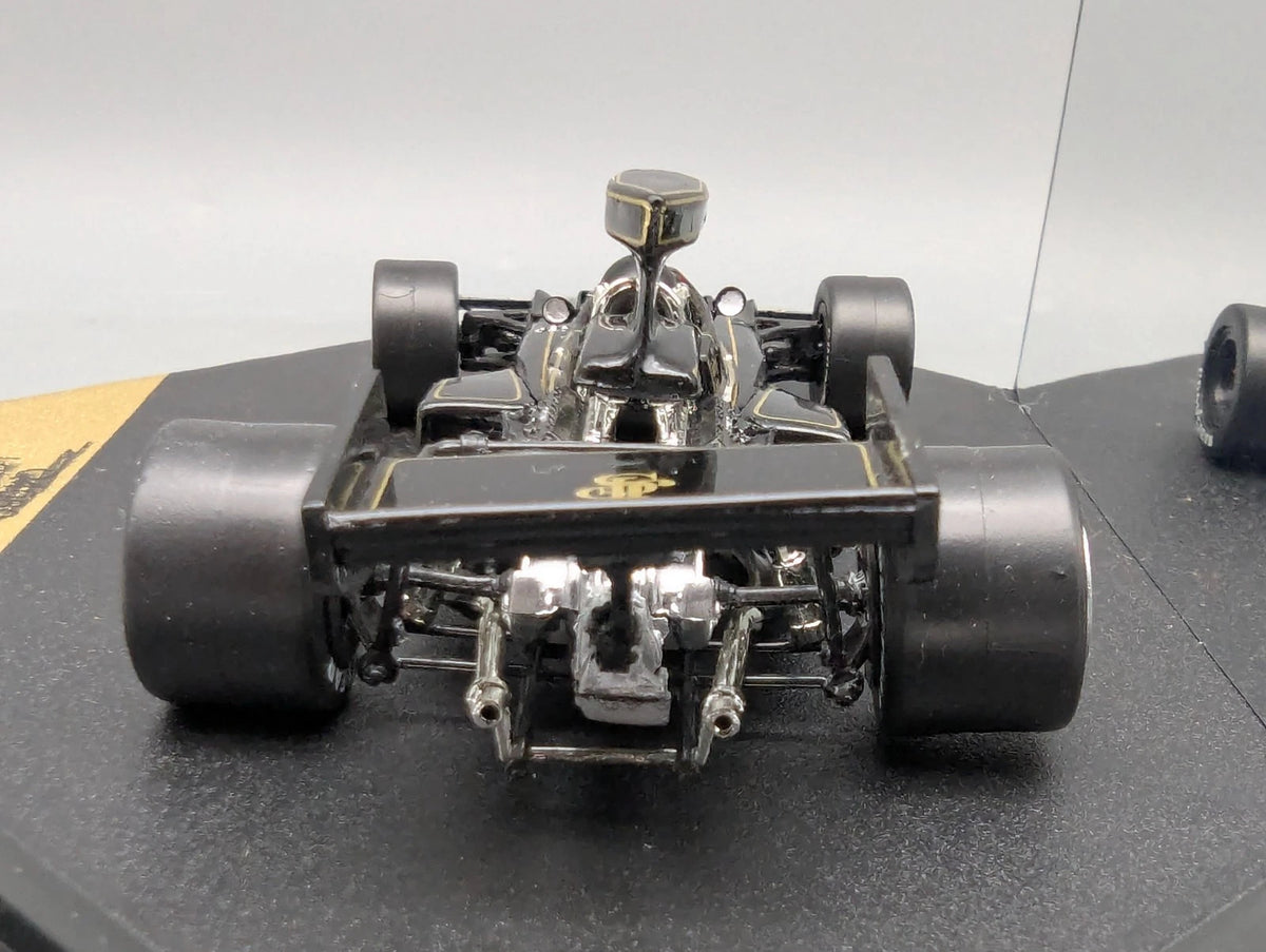 Modellautos 1:43 Quartzo Lotus 72E German GP 1974 #2 Jacky Ickx mit Vitrine