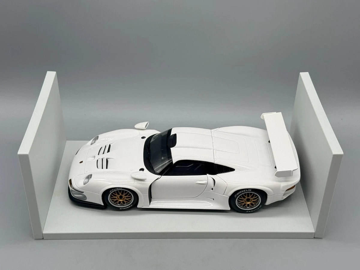 Modellautos 1:18 UT Models Porsche 911 GT1 mit OVP