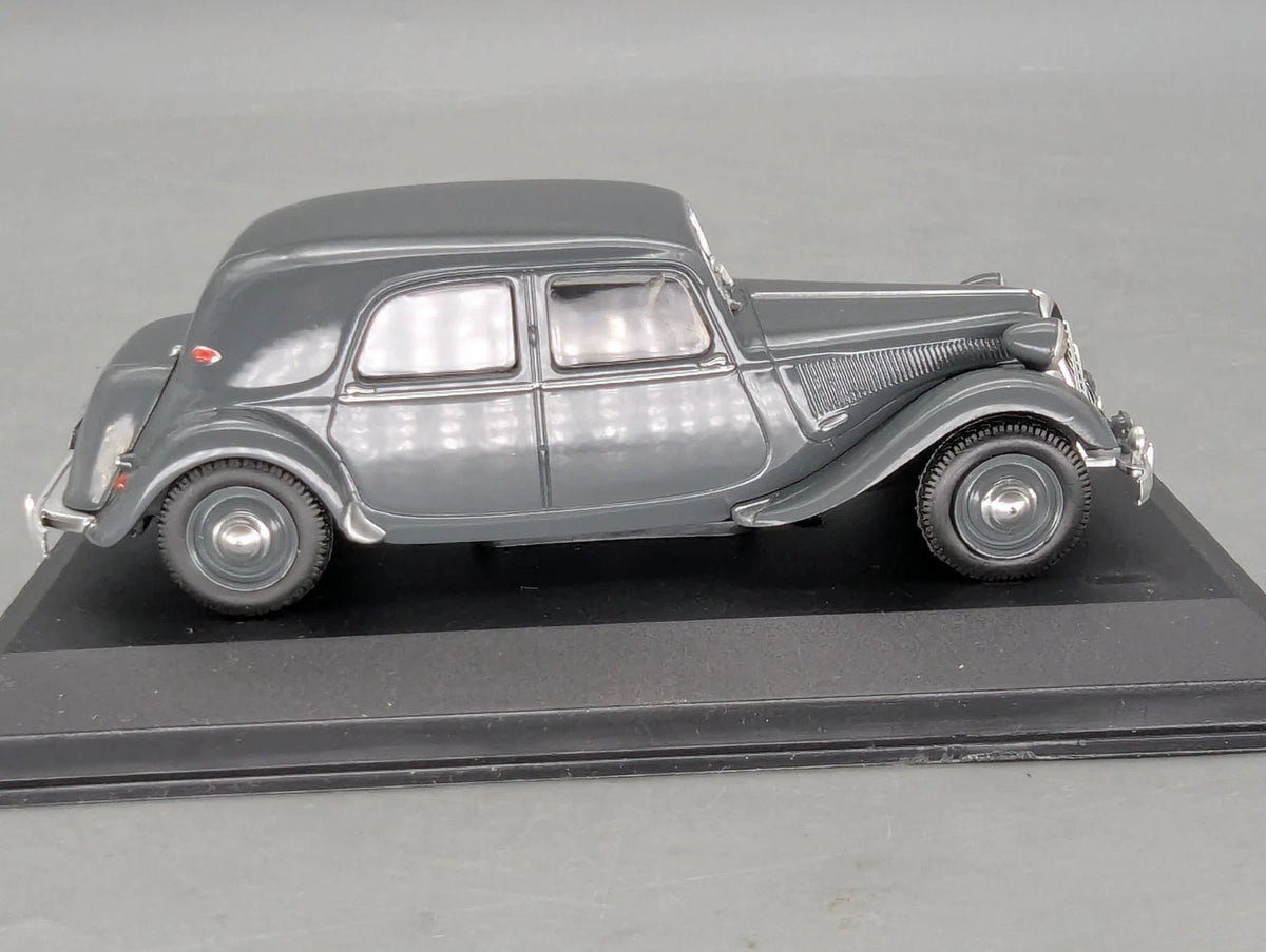 Modellautos 1:43 Atlas Citroen Traction Avant 15-Six mit OVP