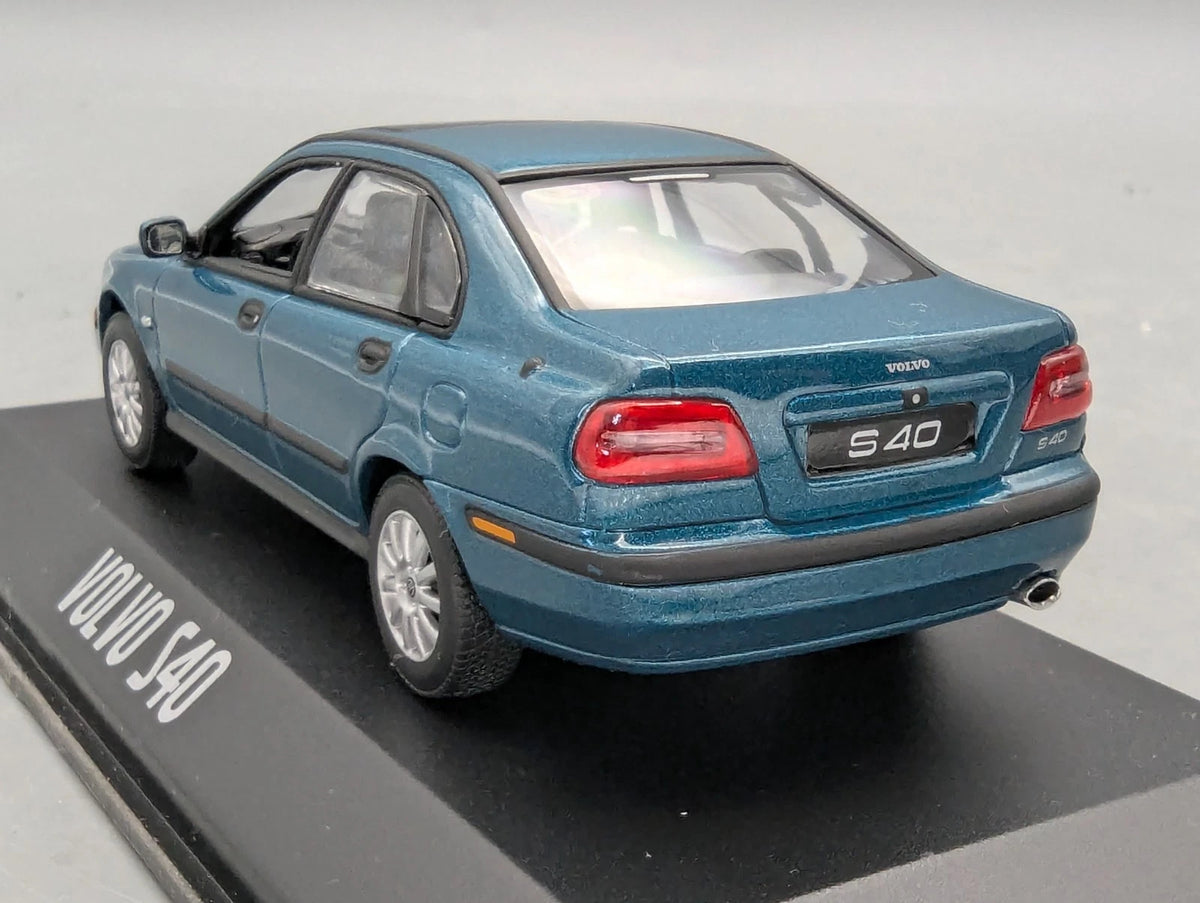 Modellautos 1:43 Minichamps Volvo S40 Lagunengrün mit Dealer OVP