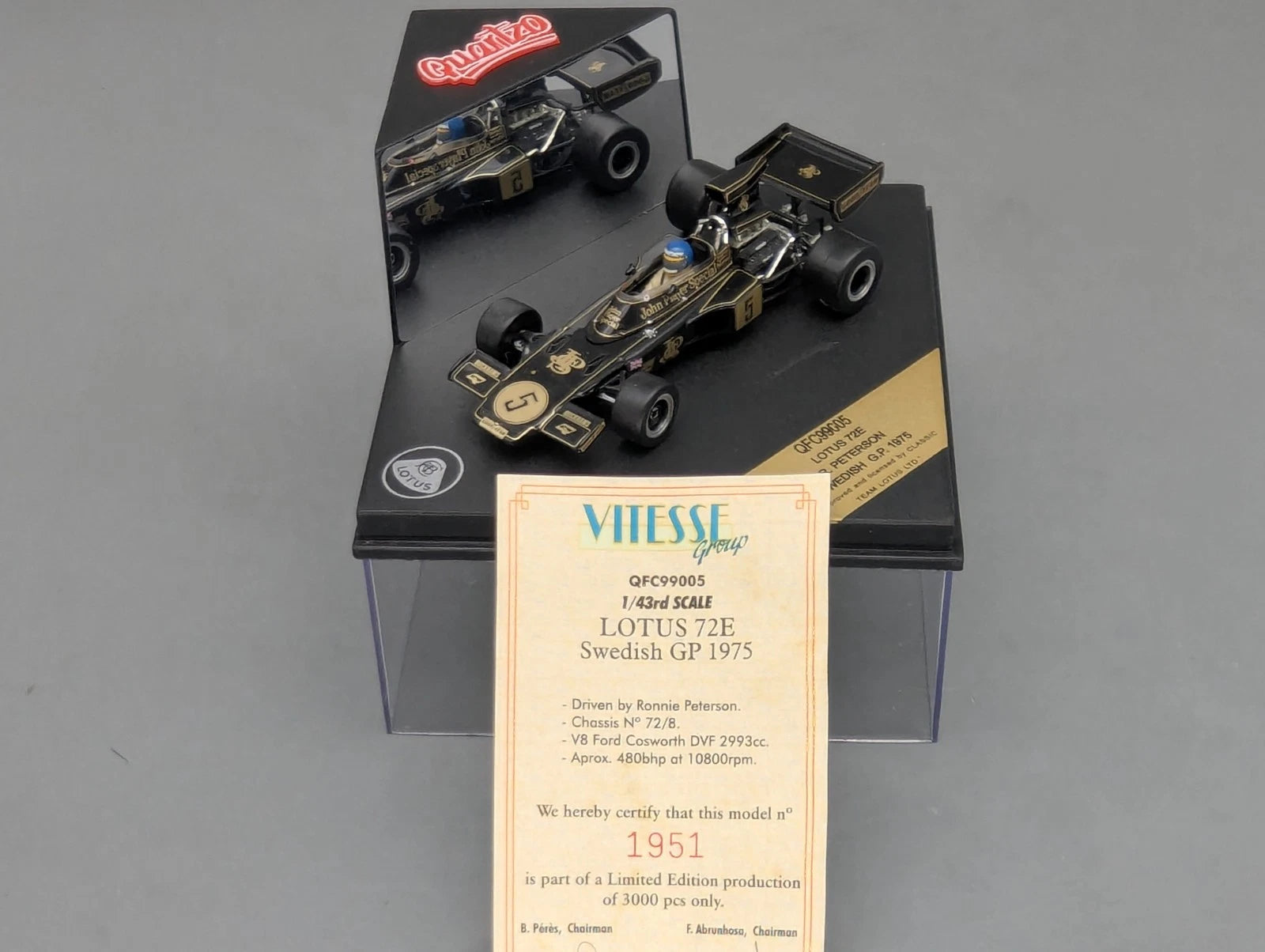 Modellautos 1:43 Quartzo Lotus 72E Schweden GP 1975 #5 R. Peterson mit Vitrine