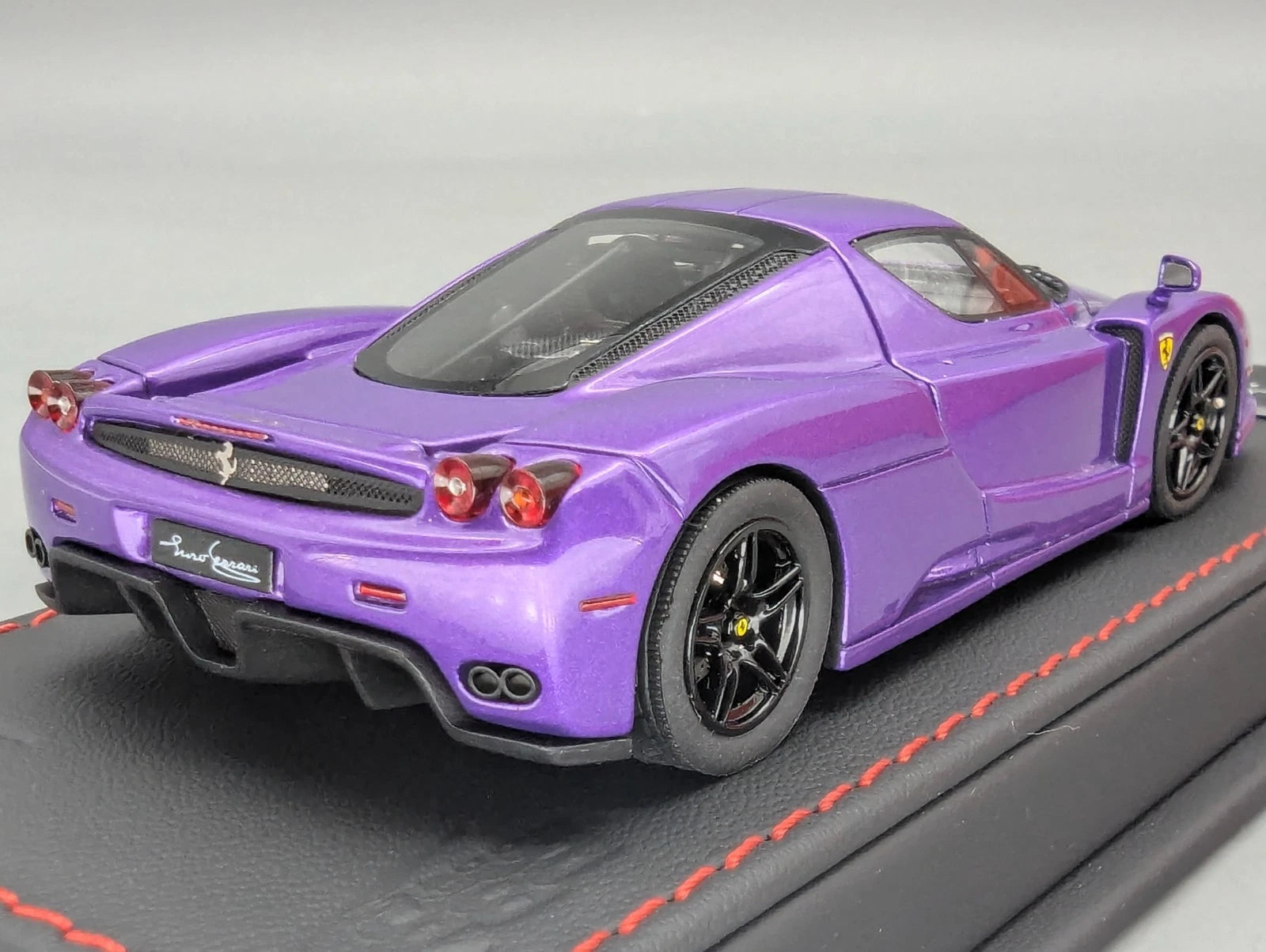 Modellautos 1:43 BBR Deluxe Calsito Ferrari Enzo Mica Violet Gloss Ltd 24/35 OVP