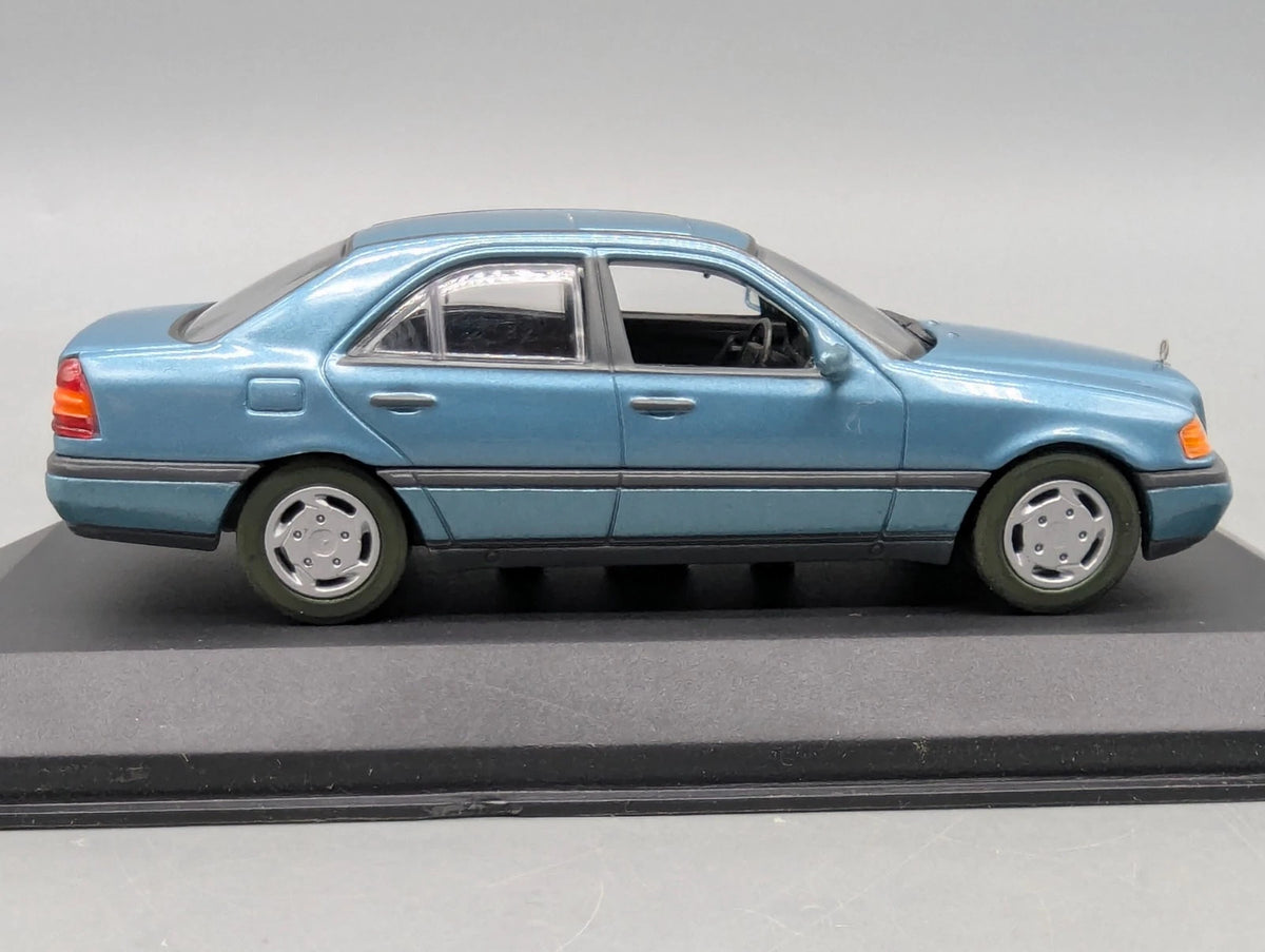 Modellautos 1:43 Minichamps Mercedes Benz C 220 mit OVP