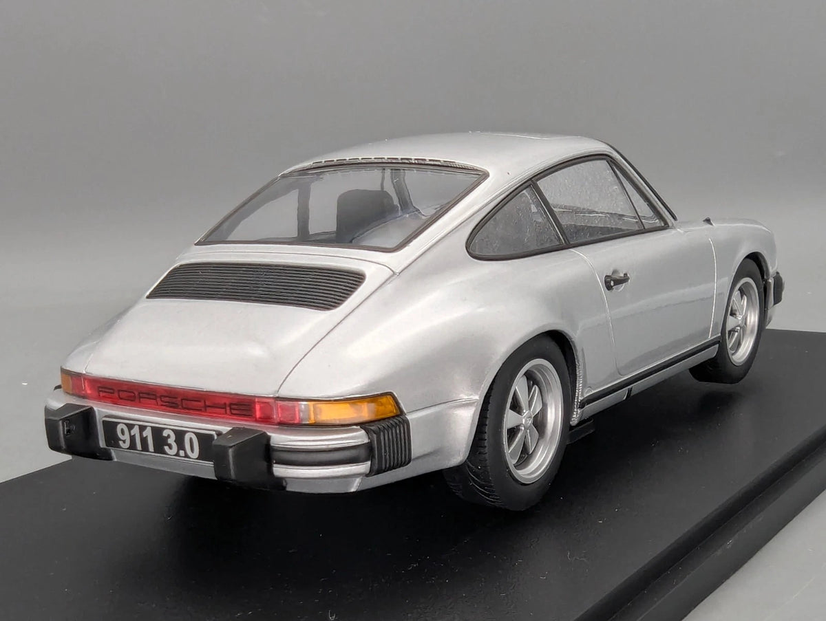 Modellautos 1:18 KK-Scale Porsche 911 Carrera Coupe 3.0 1977 Silber mit OVP