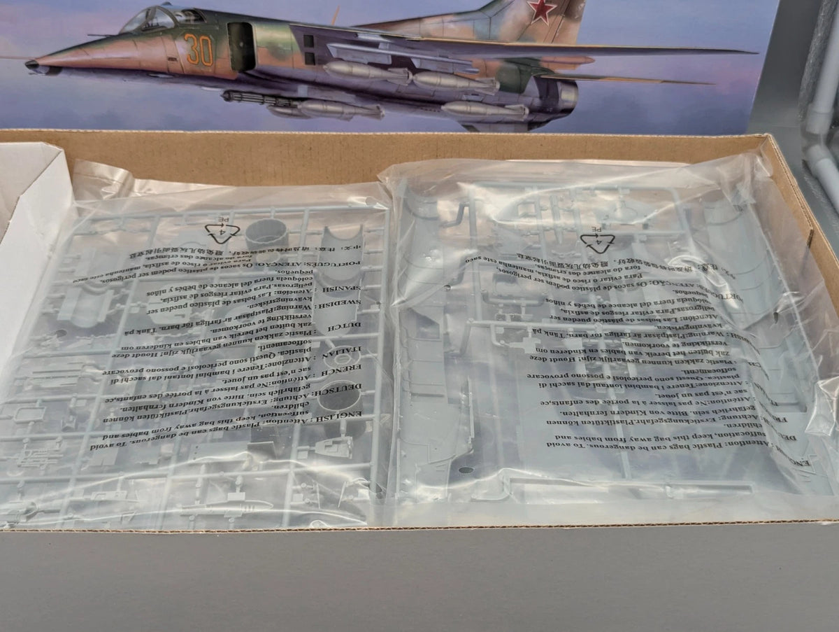 Flugzeug Bausatz 1:48 Trumpeter 05802 Mig-27 Flogger D  mit OVP