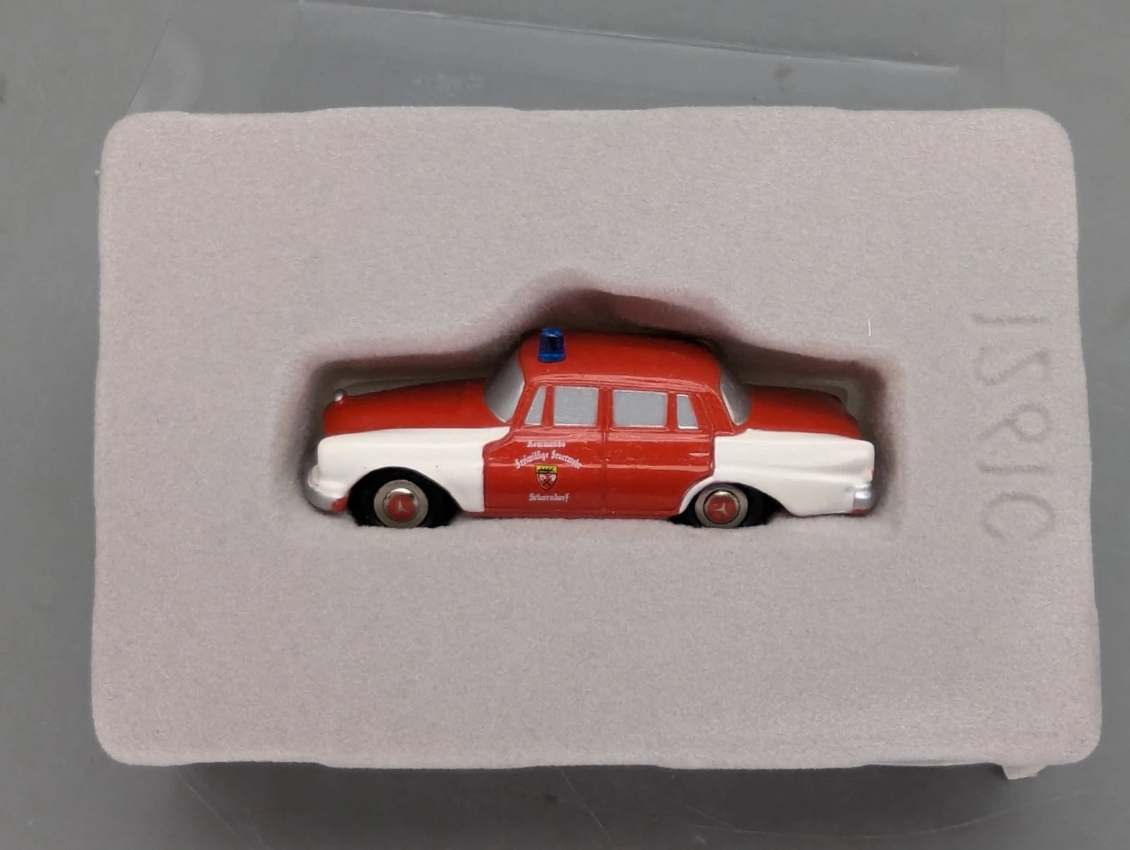 Modellautos 1:90 Schuco Mercedes Benz 200 Freiwillige Feuerwehr Schorndorf OVP