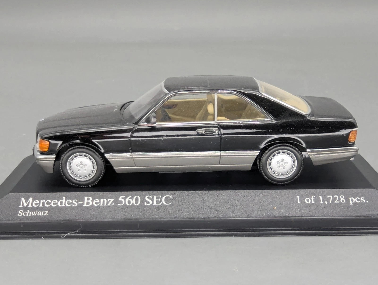 Modellautos 1:43 Minichamps Mercedes Benz 560 SEC 1986 Schwarz mit OVP