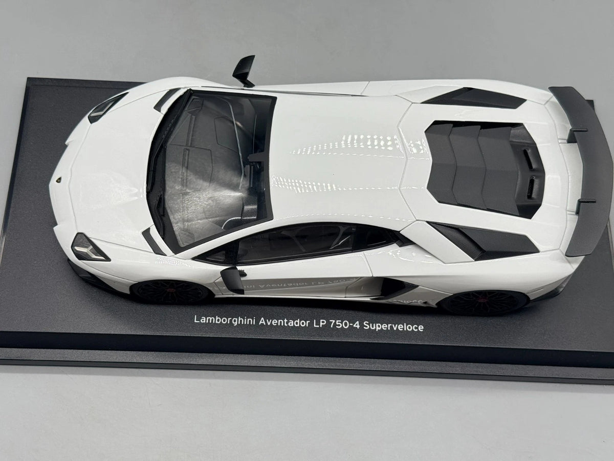 Modellautos 1:18 Kyosho Lamborghini Aventador LP 750-4 Superveloce mit OVP