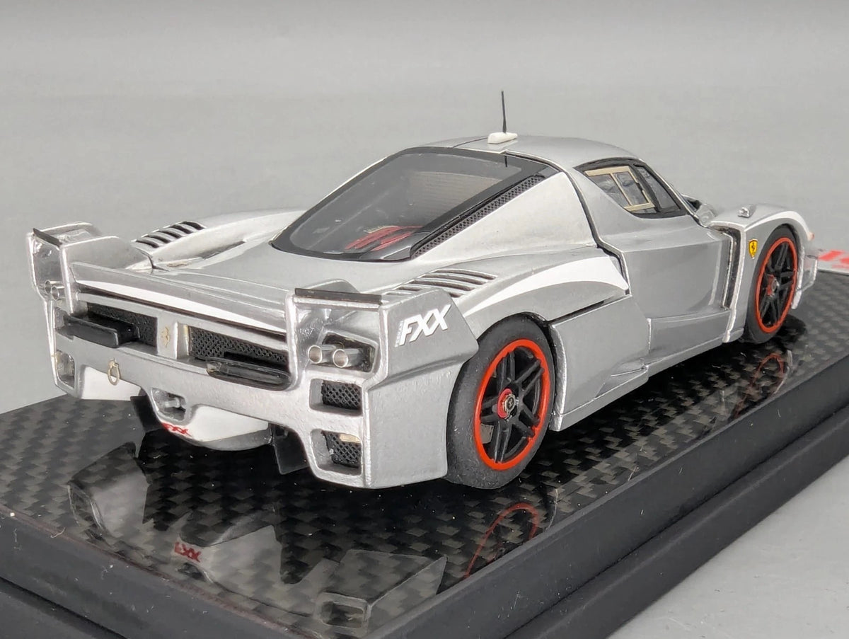 Modellautos 1:43 MR Ferrari FXX mit Open Door Funktion 55/100 Silber mit OVP