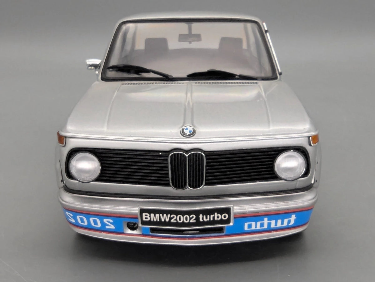 Modellautos 1:18 Kyosho BMW 2002 Turbo Silber mit OVP