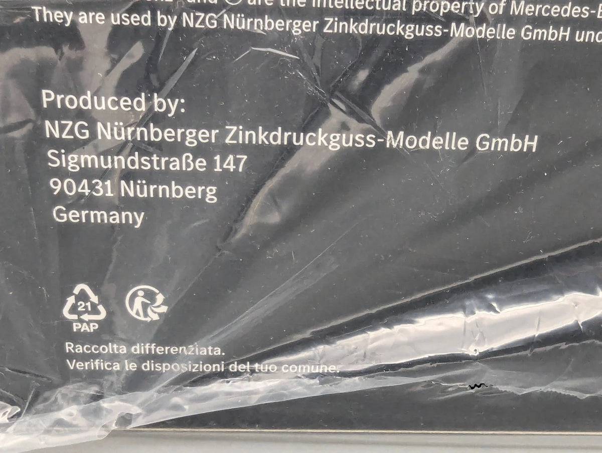 Modellautos 1:18 NZG Mercedes Benz EQE Alpin Grau Uni mit Dealer OVP