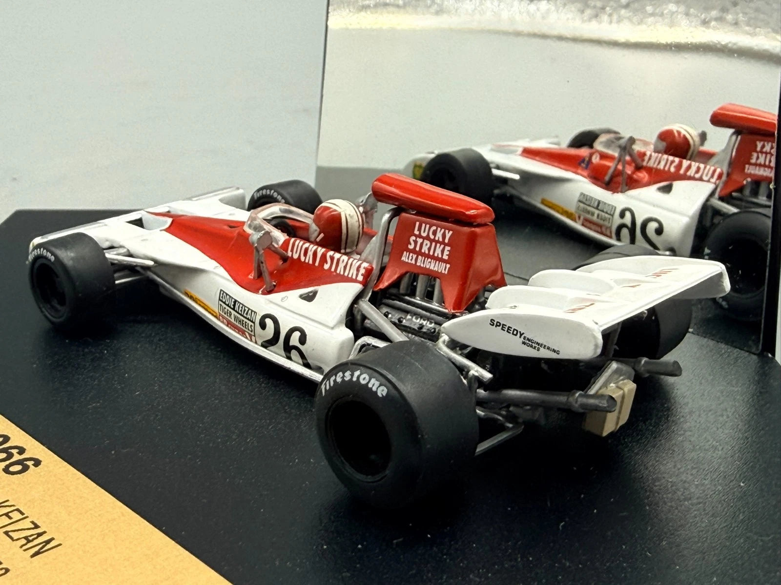 Modellautos 1:43 Quartzo Tyrrell 004 Eddie Keizan GP 1973 #26 + Vitrine