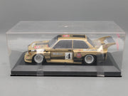 Modellautos 1:18 Minichamps BMW 320i Warsteiner DRM 1977 #4 J. Obermoser Vitrine