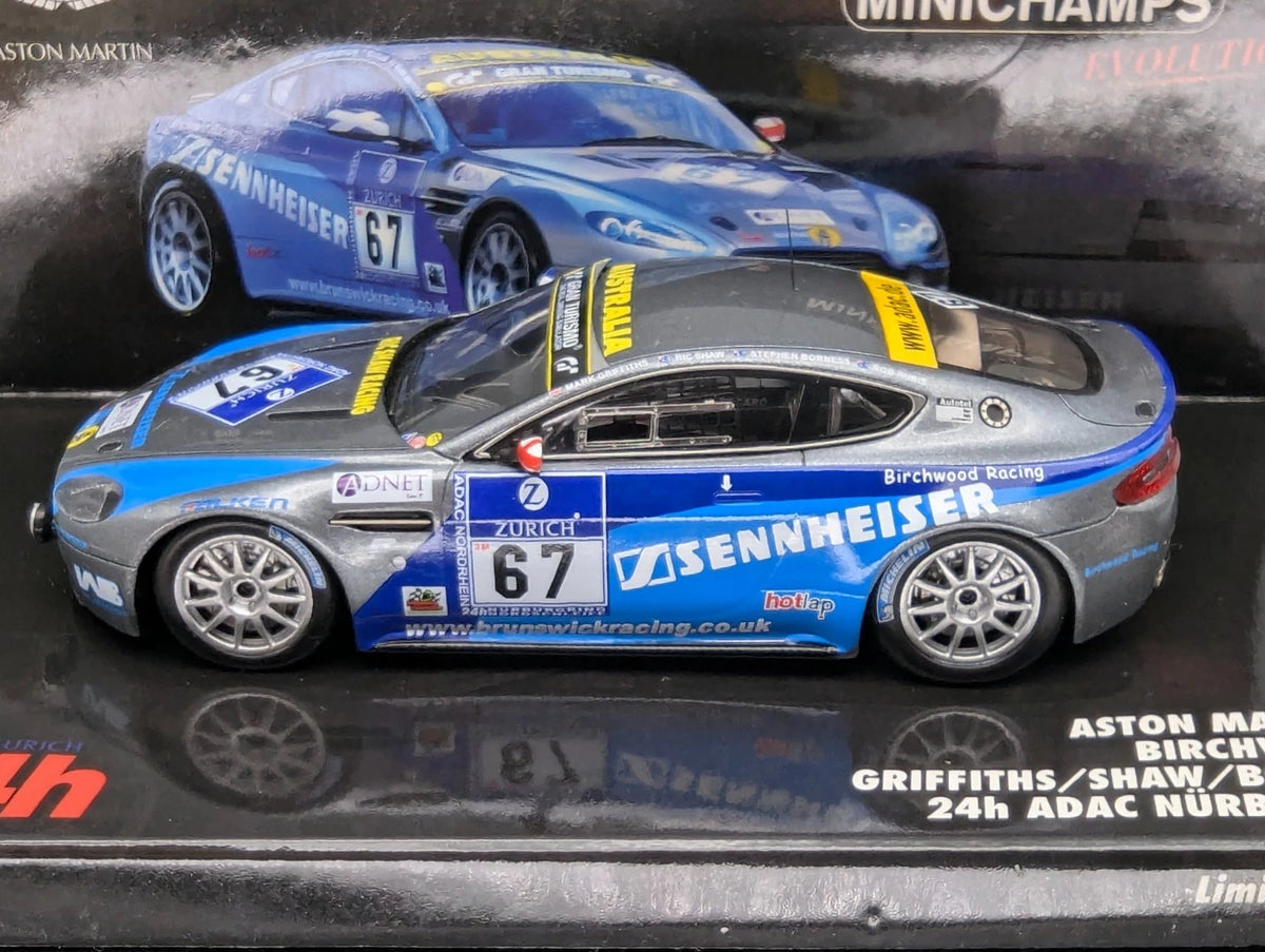 Modellautos 1:43 Minichamps Aston Martin V8 N24 24h Nürburgring 2010 #67 mit OVP