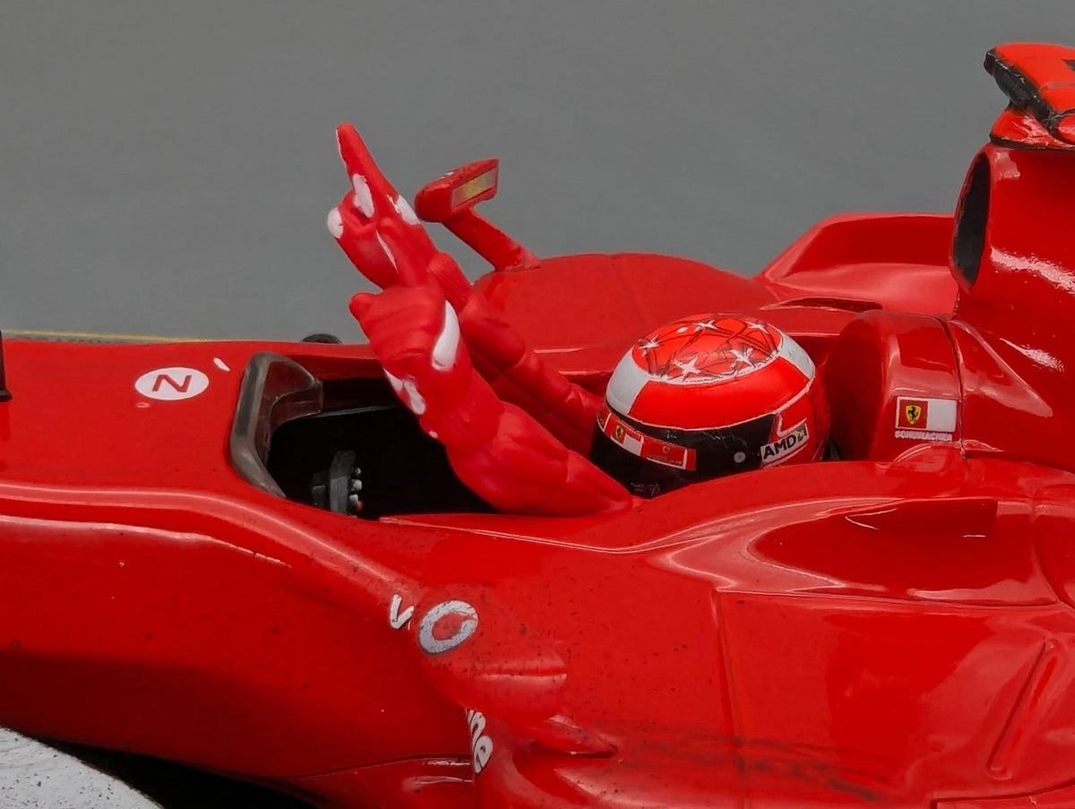 Modellautos 1:18 Hot Wheels Racing Ferrari 248 F1 Hockenheim #5 M Schumacher OVP