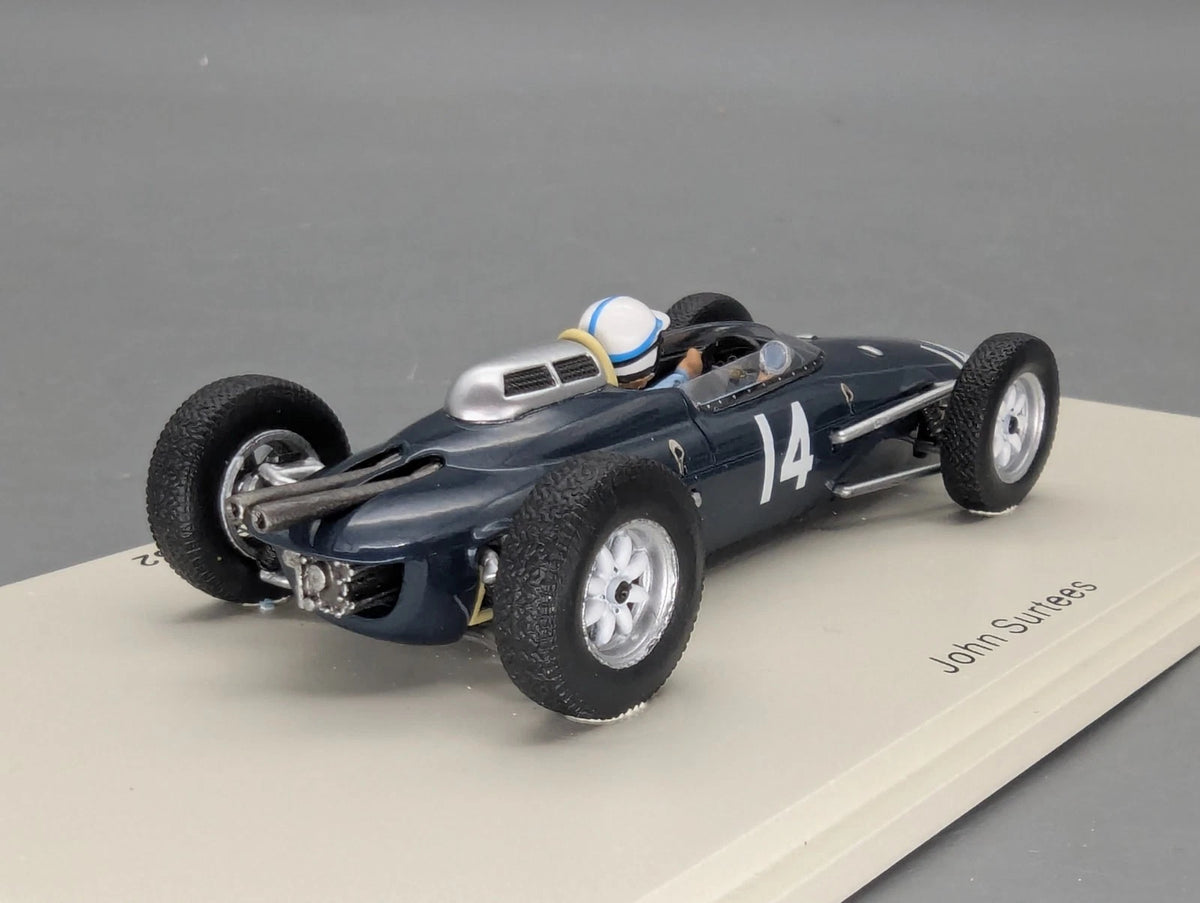 Modellautos 1:43 Spark S1815 Lola MK4 2nd German GP 1962 #14 Surtees Vitrine