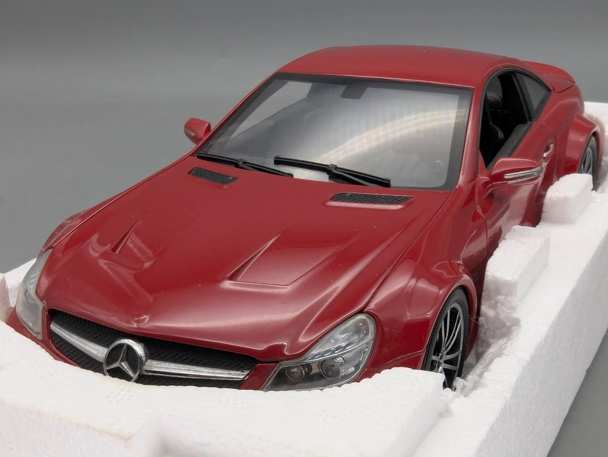 Modellautos 1:18 Minichamps Mercedes Benz SL65 AMG Black Series 2009 Rot OVP
