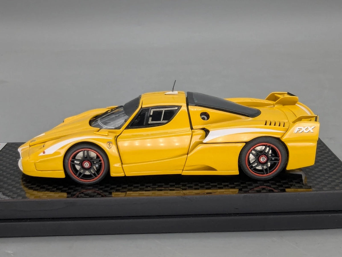 Modellautos 1:43 MR Ferrari FXX mit Open Door Funktion 65/100 OVP