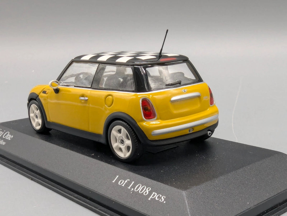 Modellautos 1:43 Minichamps Mini One 2001 Mellow Yellow Haube zum Öffnen mit OVP