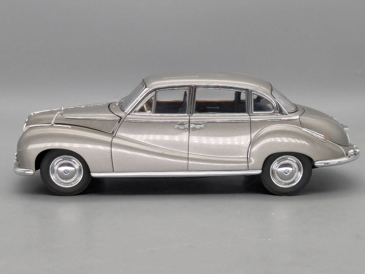 Modellautos 1:18 AUTOart Millenium 70591 BMW 502 2.6 Luxus Silver Beige mit OVP