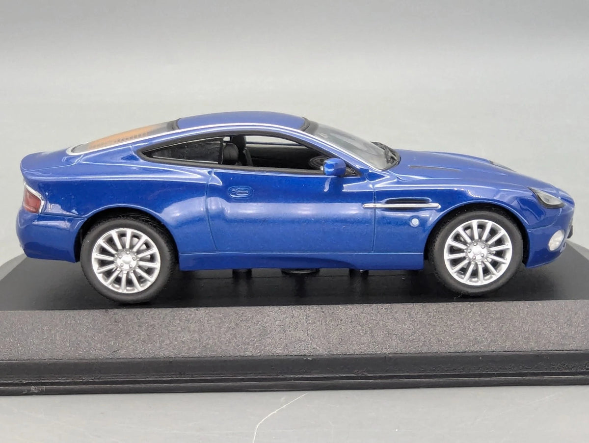 Modellautos 1:43 Minichamps Aston Martin Vanquish 2002 Blau Metallic mit OVP