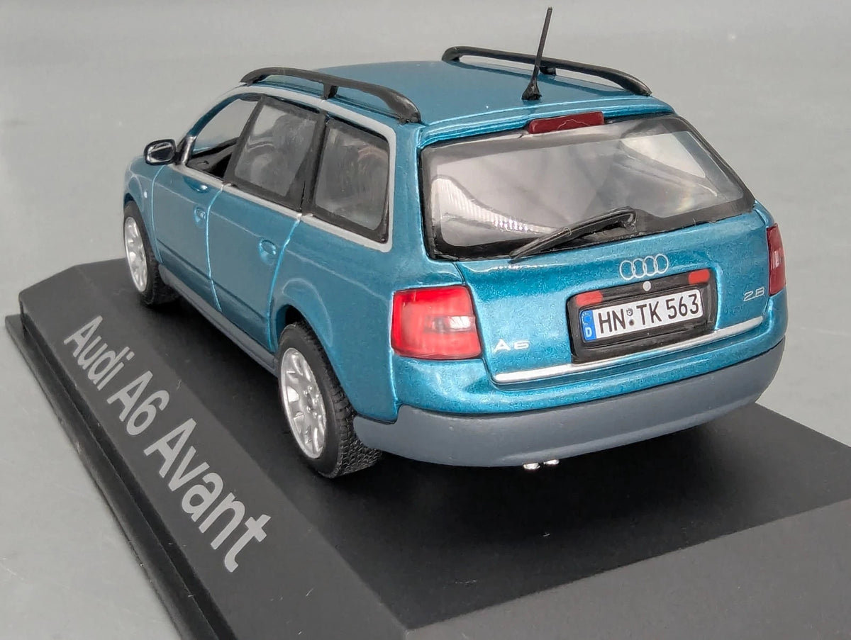 Modellautos 1:43 Minichamps Audi A6 Avant Türkis Metallic mit Dealer OVP