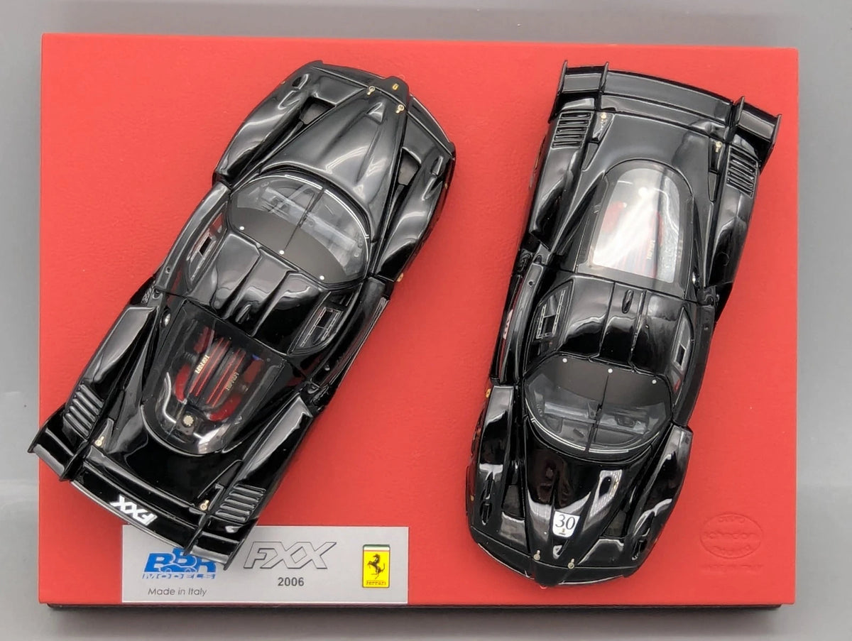 Modellautos 1:43 BBR  Ferrari FXX 2006 2-tlg Set Medium Size Base Vitrine OVP