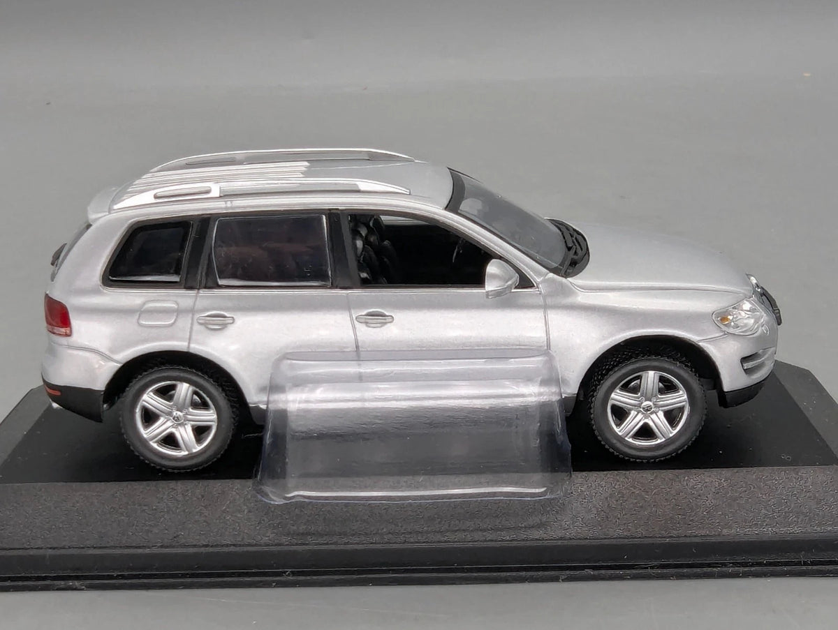 Modellautos 1:43 Minichamps Volkswagen VW Touareg Silber Metallic mit Dealer OVP