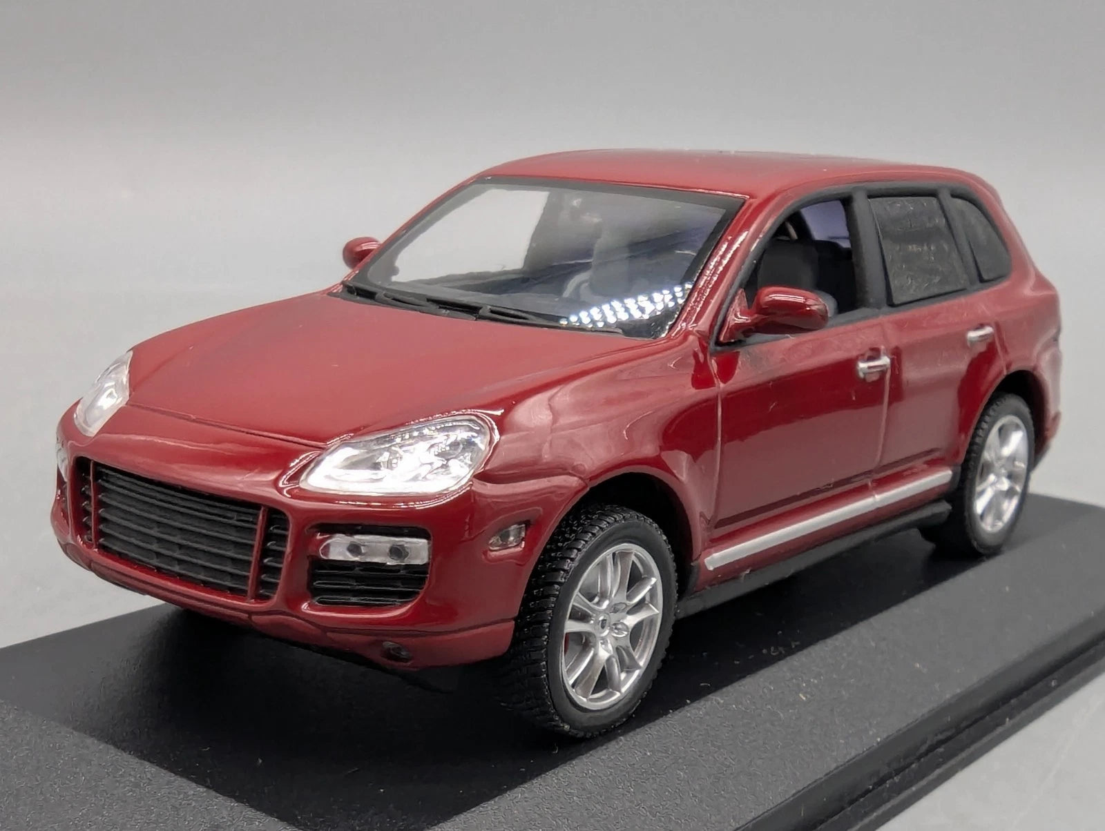 Modellautos 1:43 Minichamps Porsche Cayenne GTS 2008 GTS-Rot mit OVP