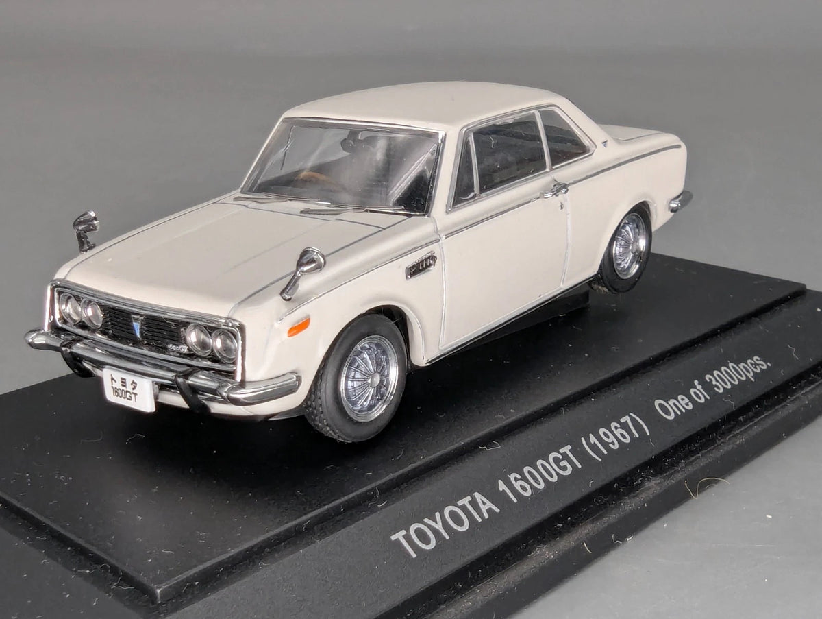 Modellautos 1:43 Ebbro Oldies Toyota 1600 GT 5 Weiß 1967 in OVP