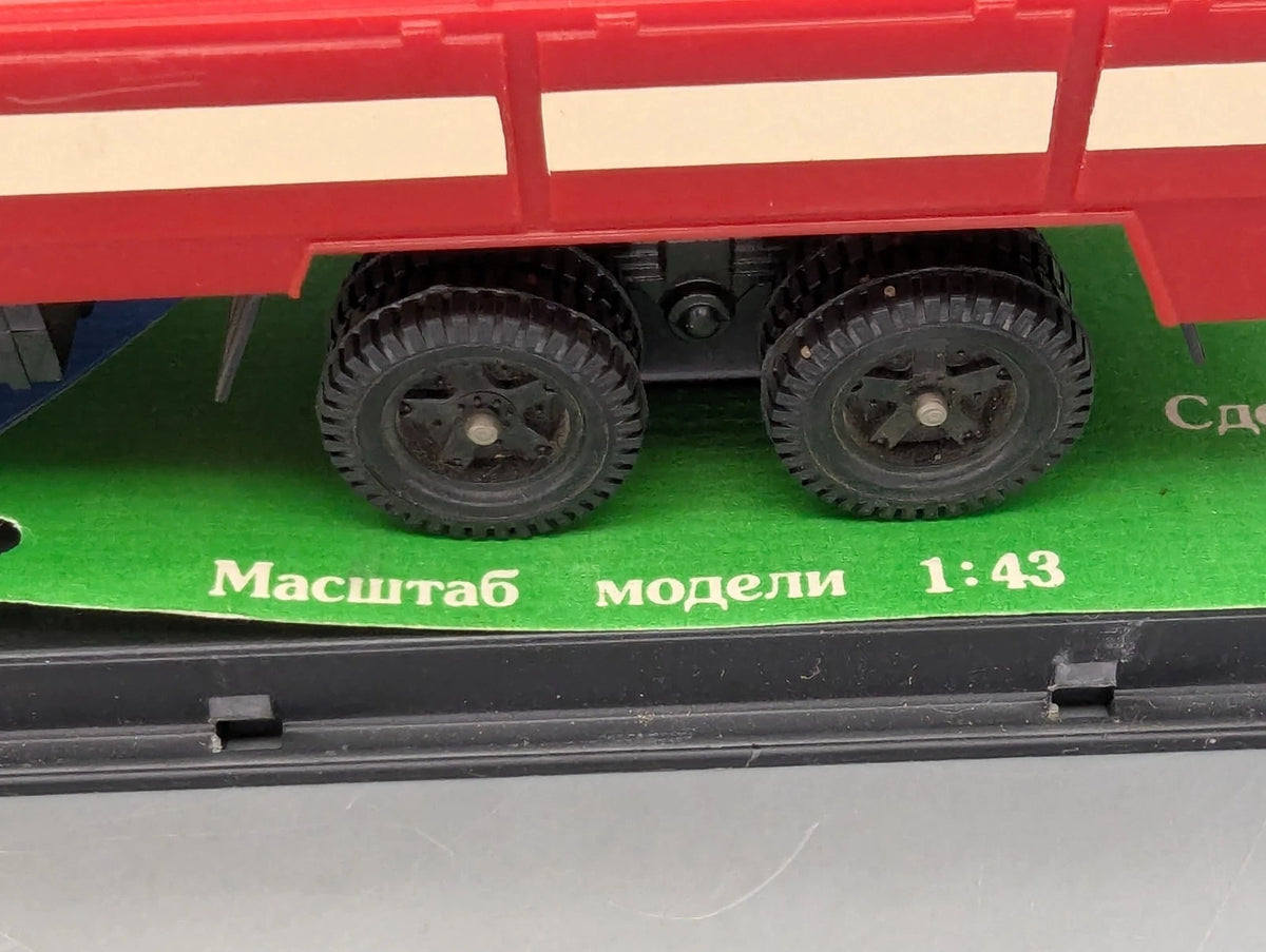 LKW Modelle 1:43 KaMa3 53213 Feuerwehr mit Vitrine