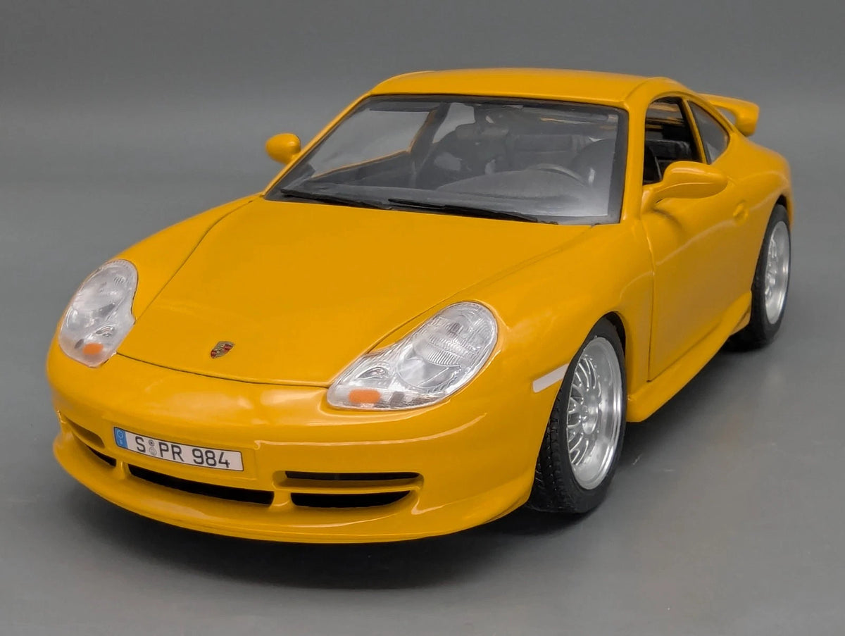 Modellautos 1:18 Bburago Gold Edition Porsche 911 GT3 Straße Gelb mit OVP