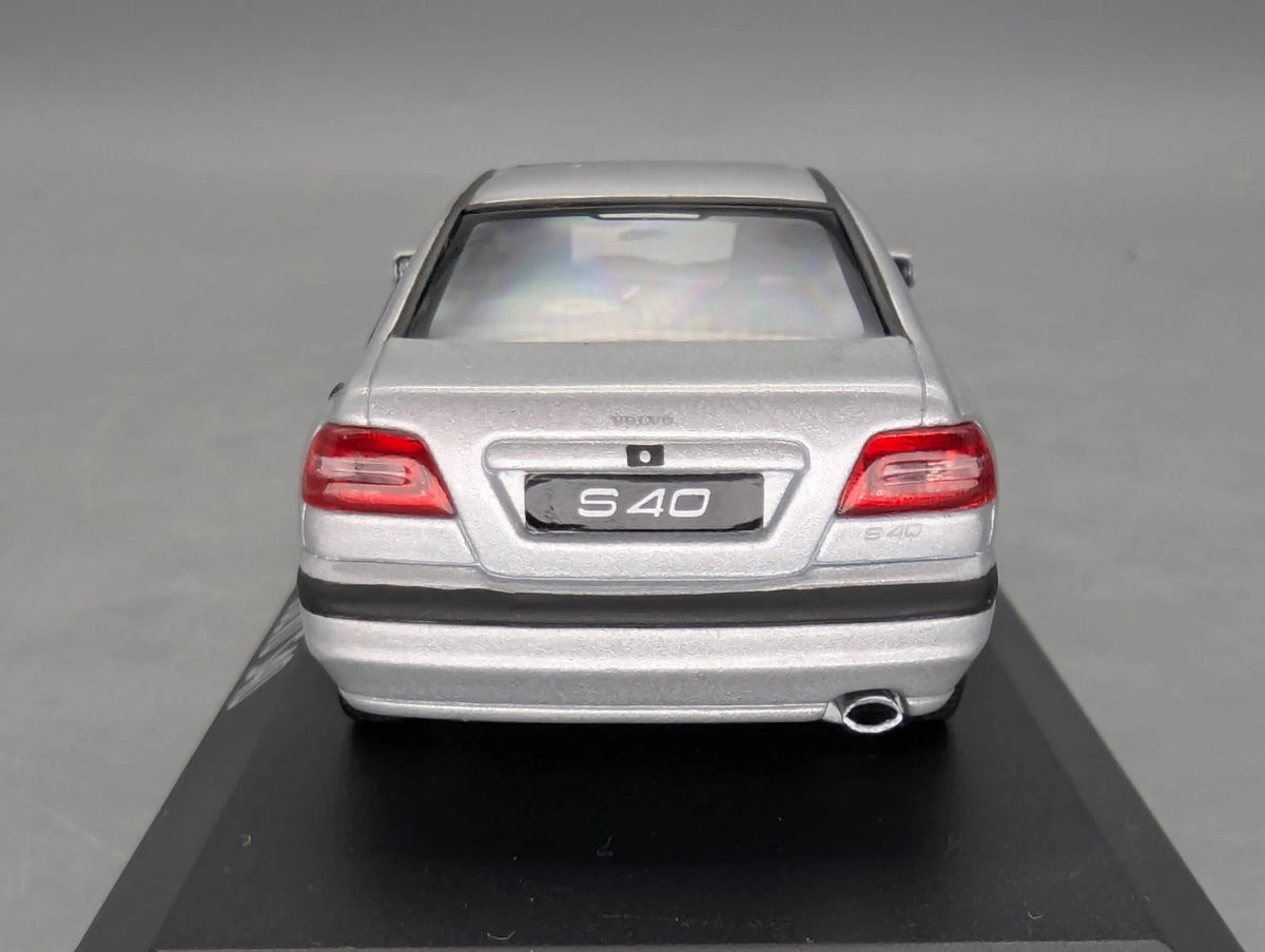 Modellautos 1:43 Minichamps Volvo S40 Silber Metallic mit Dealer OVP