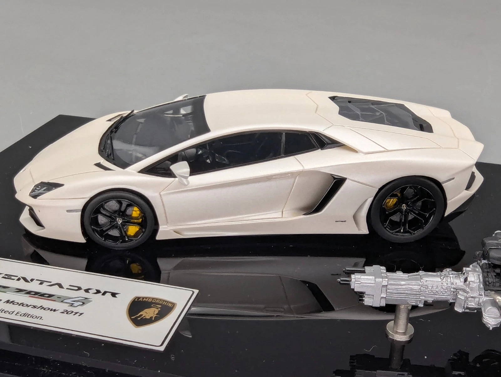 Eidolon Make Up 1:43 Lamborghini Aventador LP700-4 2011 Engine Set White mit OVP
