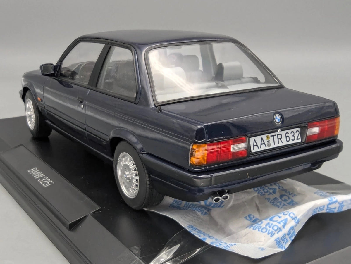 Modellautos 1:18 Norev BMW 325i 1988 Blue MetallicOVP