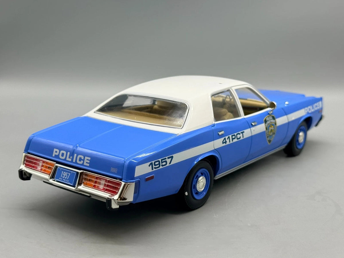 Modellautos 1:18 Greenlight Dodge Monaco NYPD 1978 OVP