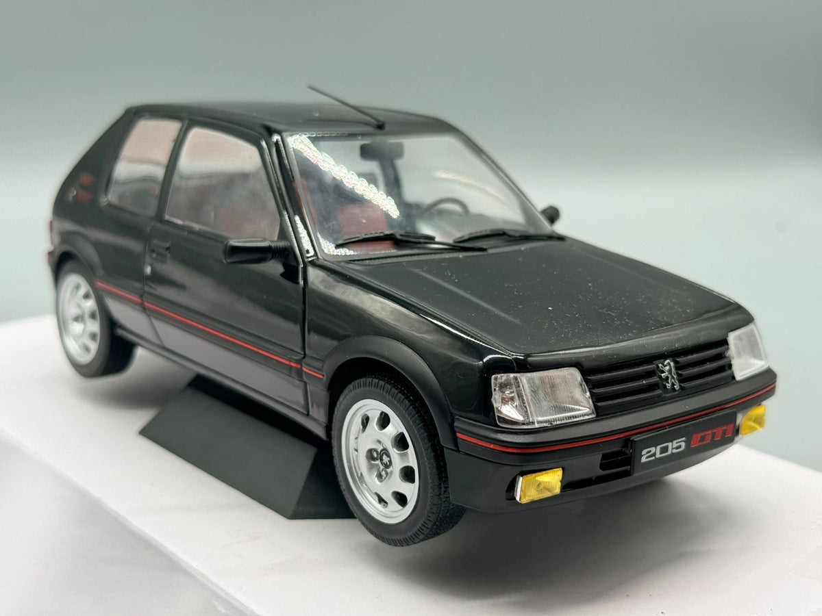 Modellautos 1:18 Solido Peugeot 205 GTI mit OVP